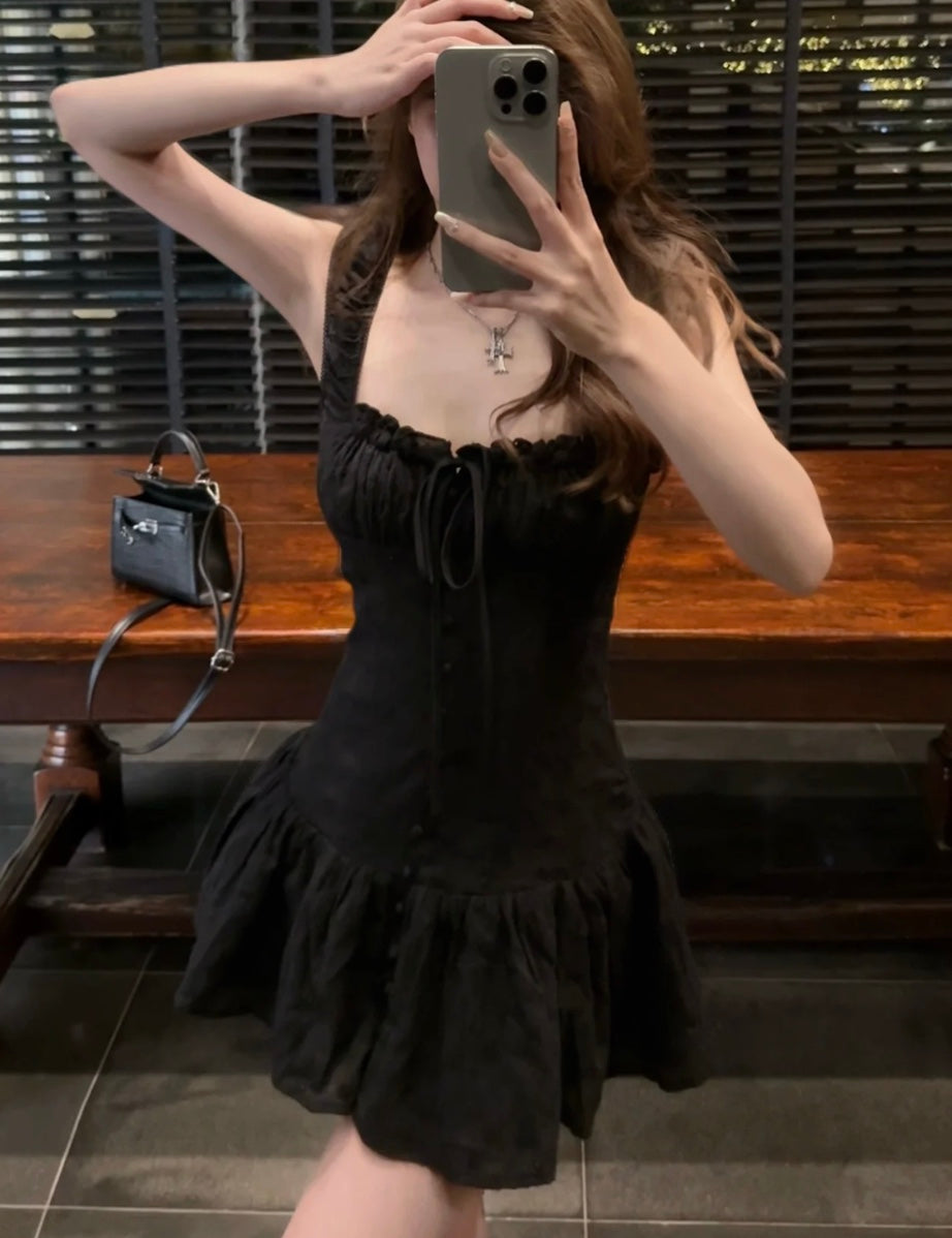 フレンチスクエアネックブラックワンピース – Meari cheek