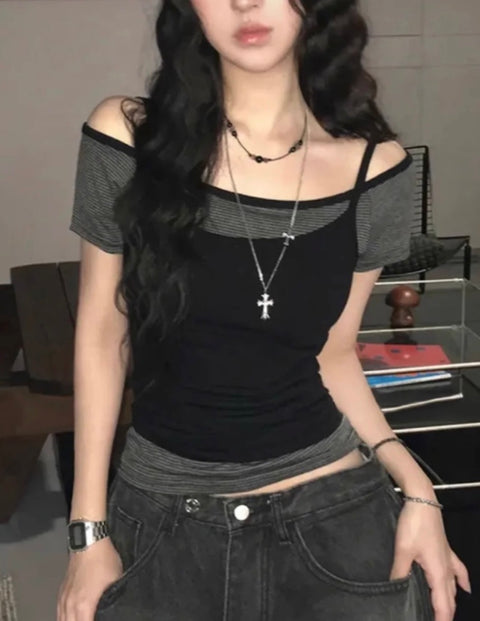 レイヤードオフショルボーダートップス