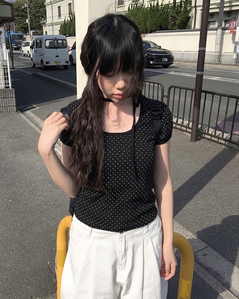 ドットクルーネックストラップTシャツ