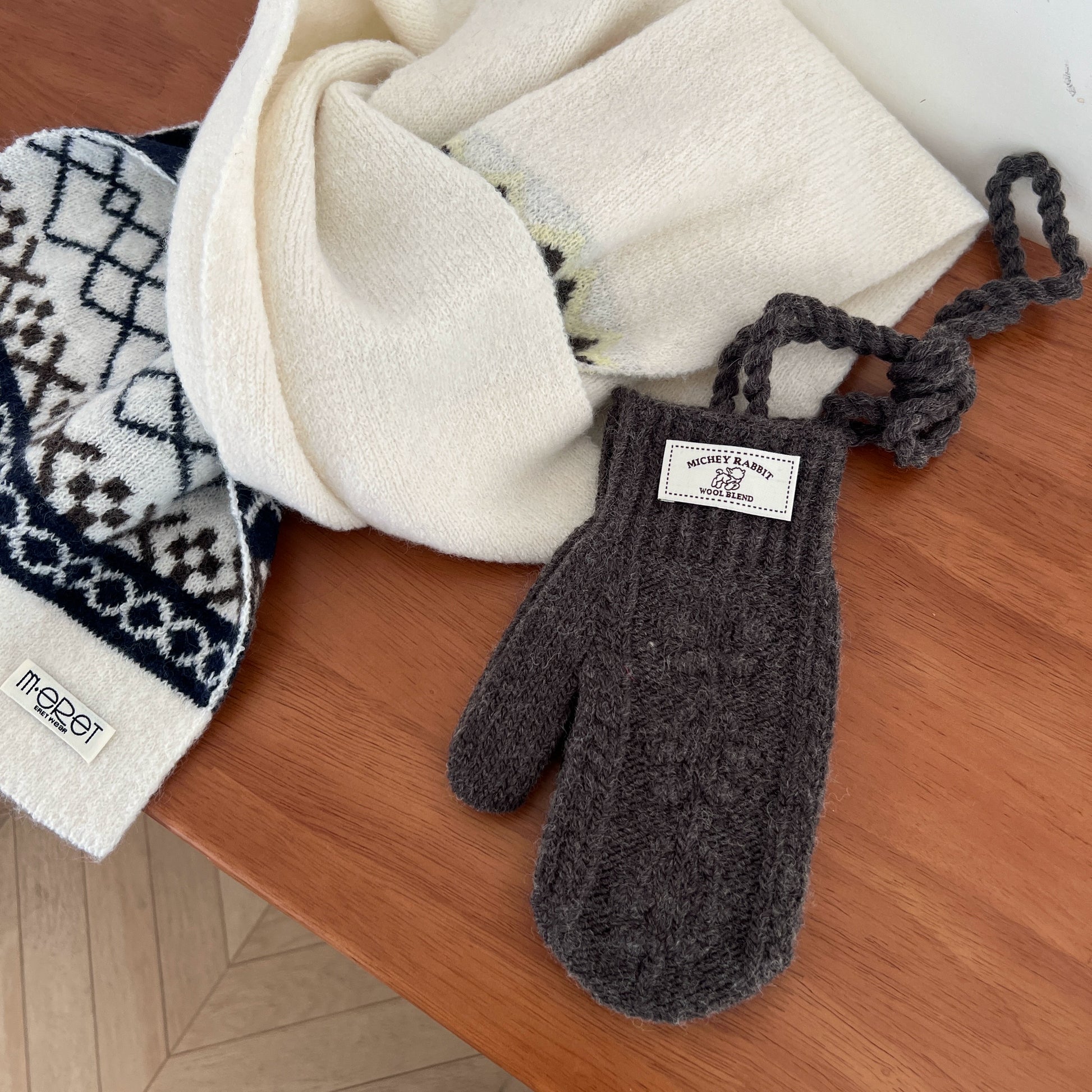 ツイストニットフィンガーラップグローブ