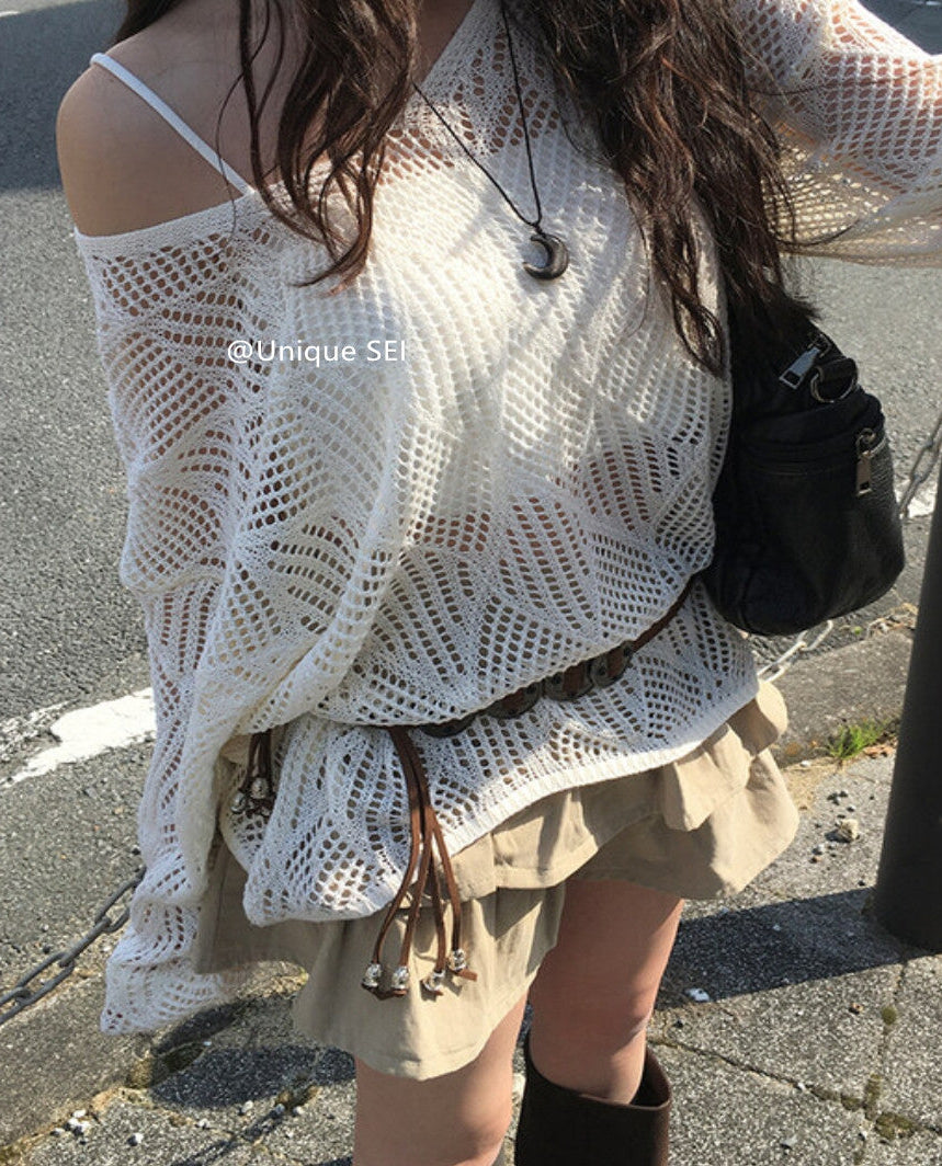 オフショルダメージトップス