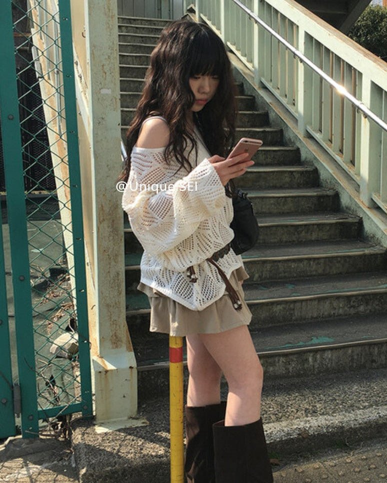 オフショルダメージトップス