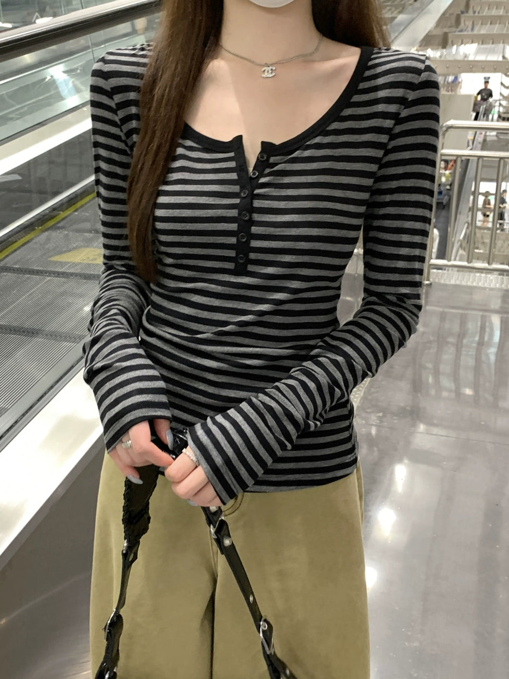 ストライプUネックスリムトップス