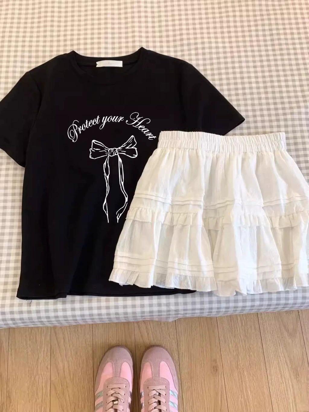フリーハンドリボンクロップドTシャツ